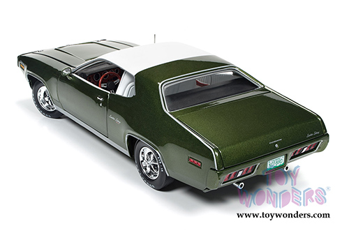 Auto World American Muscle - Plymouth Satellite Sebring Plus Hardtop (1971, 1/18 scale diecast model car, Sherwood Green Metallic) AMM1092