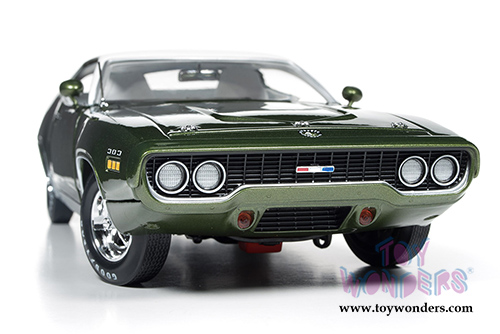 Auto World American Muscle - Plymouth Satellite Sebring Plus Hardtop (1971, 1/18 scale diecast model car, Sherwood Green Metallic) AMM1092