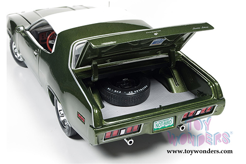 Auto World American Muscle - Plymouth Satellite Sebring Plus Hardtop (1971, 1/18 scale diecast model car, Sherwood Green Metallic) AMM1092