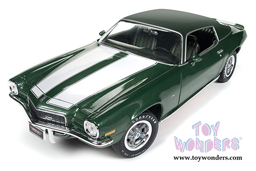 Auto World American Muscle - Chevy&reg; Camaro Z28 Hard Top (1970, 1/18 scale diecast model car, Forest Green) AMM1095