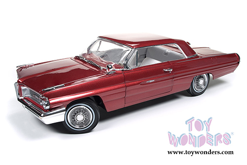 Auto World - American Muscle | Pontiac&reg; Grand Prix&trade; Hard Top (1962, 1/18 scale diecast model car, Belmar Burgundy) AMM1097