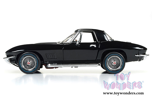 Auto World American Muscle - Chevy Corvette&reg; 427 Hard Top (1967, 1/18 scale diecast model car, Tuxedo Black) AMM1099