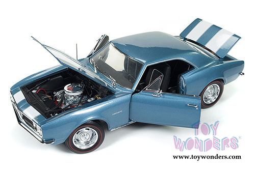 Auto World American Muscle - Chevy Camaro Z28 Hard Top 50th Anniversary (1967 1/18 scale diecast model car, Blue) AMM1101