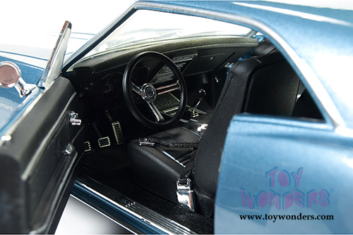 Auto World American Muscle - Chevy Camaro Z28 Hard Top 50th Anniversary (1967 1/18 scale diecast model car, Blue) AMM1101