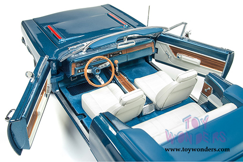 Auto World - American Muscle | Plymouth GTX Convertible 50th Anniversary (1969, 1/18 scale diecast model car, Nantucket Blue) AMM1102