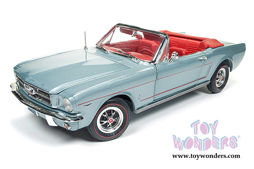 Auto World - American Muscle | Ford Mustang Convertible (1965, 1/18 scale diecast model car, Silver Smoke Gray) AMM1103