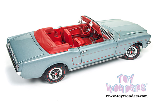 Auto World - American Muscle | Ford Mustang Convertible (1965, 1/18 scale diecast model car, Silver Smoke Gray) AMM1103