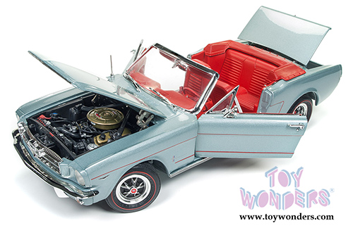 Auto World - American Muscle | Ford Mustang Convertible (1965, 1/18 scale diecast model car, Silver Smoke Gray) AMM1103
