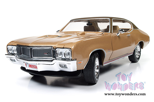 Auto World American Muscle - Hemmings Muscle Machines | Buick&reg; Skylark GS Stage 1 Hardtop (1970, 1/18 scale diecast model car, Gold) AMM1105