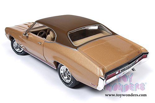 Auto World American Muscle - Hemmings Muscle Machines | Buick&reg; Skylark GS Stage 1 Hardtop (1970, 1/18 scale diecast model car, Gold) AMM1105