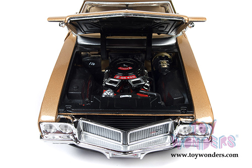 Auto World American Muscle - Hemmings Muscle Machines | Buick&reg; Skylark GS Stage 1 Hardtop (1970, 1/18 scale diecast model car, Gold) AMM1105