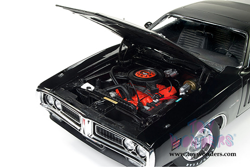 Auto World American Muscle - Dodge Charger R/T SE Hard Top with Sunroof (1971, 1/18 scale diecast model car, Black) AMM1107
