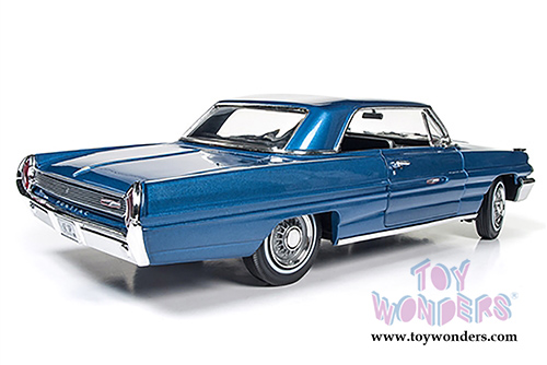 Auto World - Pontiac&reg; Grand Prix&trade; Hardtop (1962, 1/18 scale diecast model car, Ensign Blue) AMM1122