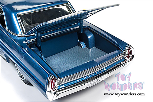 Auto World - Pontiac&reg; Grand Prix&trade; Hardtop (1962, 1/18 scale diecast model car, Ensign Blue) AMM1122