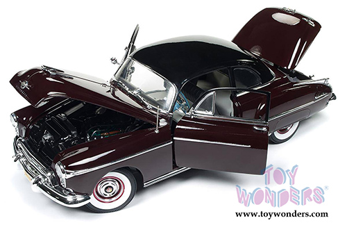 Auto World American Muscle - Hemmings Muscle Machines Oldsmobile&reg; 88 Hard Top (1950, 1/18 scale diecast model car, Maroon) AMM1127