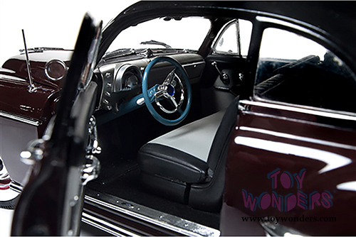 Auto World American Muscle - Hemmings Muscle Machines Oldsmobile&reg; 88 Hard Top (1950, 1/18 scale diecast model car, Maroon) AMM1127