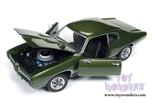 Auto World - American Muscle | Pontiac&reg; GTO&trade; Hardtop Class of '68 (1968, 1/18 scale diecast model car, Verdoro Green) AMM1128
