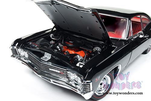 Auto World - American Muscle | Chevy&reg; Impala&trade; SS&trade; 427 Hard Top (1967, 1/18 scale diecast model car, Tuxedo Black) AMM1129