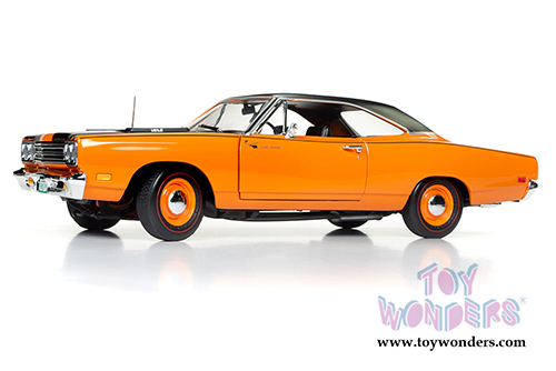 Auto World - American Muscle | Plymouth Road Runner Hard Top Looney Tunes&trade; 50th Anniversary (1969, 1/18 scale diecast model car, Omaha Orange) AMM1131