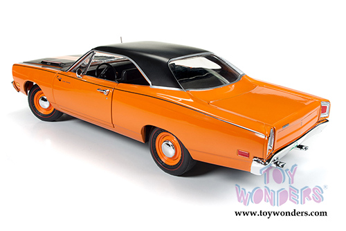 Auto World - American Muscle | Plymouth Road Runner Hard Top Looney Tunes&trade; 50th Anniversary (1969, 1/18 scale diecast model car, Omaha Orange) AMM1131