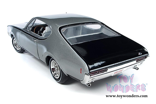 Auto World - American Muscle | Oldsmobile&reg; Cutlass&trade; Hurst/Olds Hardtop Class of  '68 (1968, 1/18 scale diecast model car, Silver/Black) AMM1143