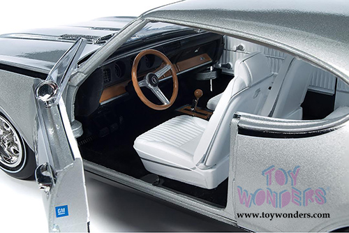 Auto World - American Muscle | Oldsmobile&reg; Cutlass&trade; Hurst/Olds Hardtop Class of  '68 (1968, 1/18 scale diecast model car, Silver/Black) AMM1143