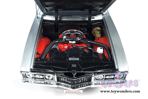 Auto World - American Muscle | Oldsmobile&reg; Cutlass&trade; Hurst/Olds Hardtop Class of  '68 (1968, 1/18 scale diecast model car, Silver/Black) AMM1143