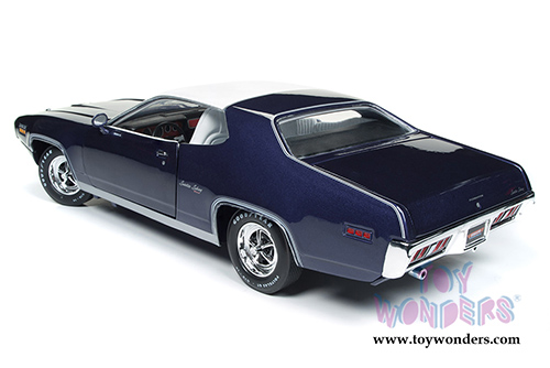 Auto World - American Muscle | Plymouth Satellite Sebring Plus Hardtop (1971, 1/18 scale diecast model car, Purple) AMM1146