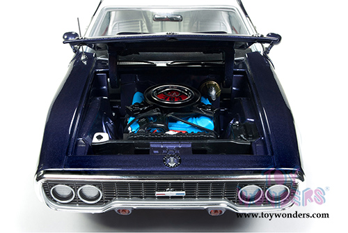 Auto World - American Muscle | Plymouth Satellite Sebring Plus Hardtop (1971, 1/18 scale diecast model car, Purple) AMM1146