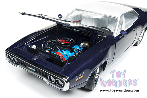 Auto World - American Muscle | Plymouth Satellite Sebring Plus Hardtop (1971, 1/18 scale diecast model car, Purple) AMM1146