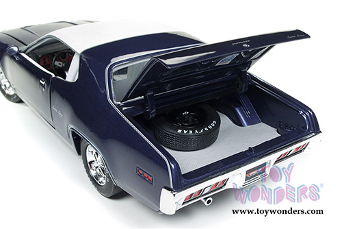 Auto World - American Muscle | Plymouth Satellite Sebring Plus Hardtop (1971, 1/18 scale diecast model car, Purple) AMM1146