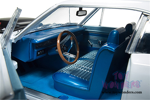 Auto World American Muscle - Hemmings Muscle Machines | Plymouth Roadrunner Hardtop Looney Tunes&trade; (1969½, 1/18 scale diecast model car, White) AMM1147