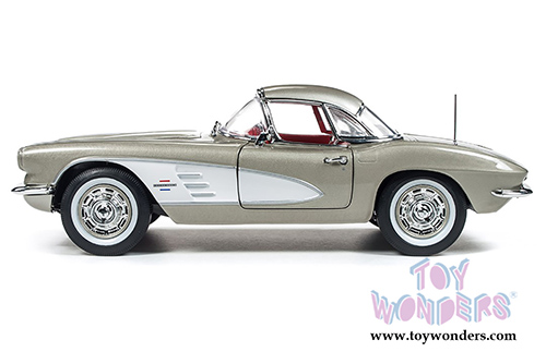 Auto World American Muscle - Chevy&reg; Corvette&reg; Hardtop Muscle Car & Corvette Nationals (MCACN) (1961, 1/18 scale diecast model car, Fawn Beige) AMM1151