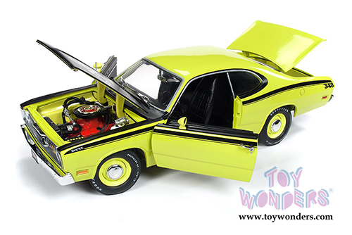 Auto World - American Muscle - Plymouth Duster 340 Hardtop Muscle Car & Corvette Nationals (MCACN) (1971, 1/18 scale diecast model car, Green) AMM1154