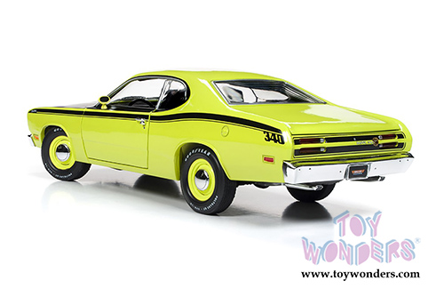 Auto World - American Muscle - Plymouth Duster 340 Hardtop Muscle Car & Corvette Nationals (MCACN) (1971, 1/18 scale diecast model car, Green) AMM1154