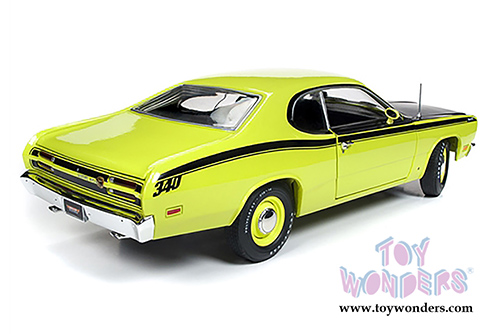 Auto World - American Muscle - Plymouth Duster 340 Hardtop Muscle Car & Corvette Nationals (MCACN) (1971, 1/18 scale diecast model car, Green) AMM1154