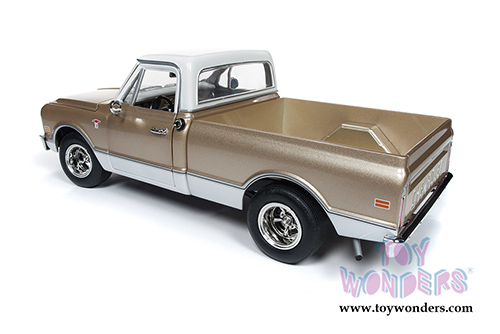 Auto World - Chevrolet® C-10™ Fleet Side Pickup Truck (1968, 1/18 scale diecast model car, Gold/White) AMM1165
