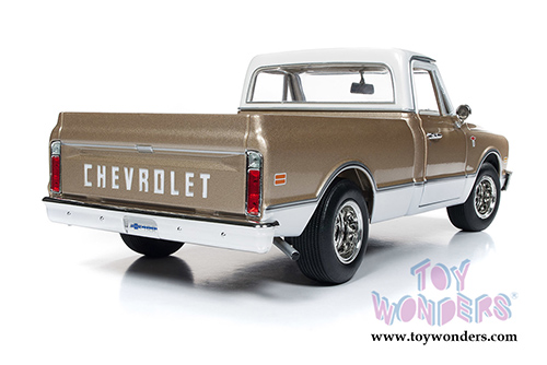Auto World - Chevrolet® C-10™ Fleet Side Pickup Truck (1968, 1/18 scale diecast model car, Gold/White) AMM1165