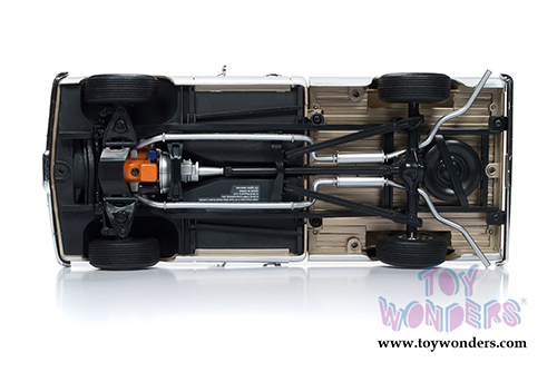 Auto World - Chevrolet® C-10™ Fleet Side Pickup Truck (1968, 1/18 scale diecast model car, Gold/White) AMM1165