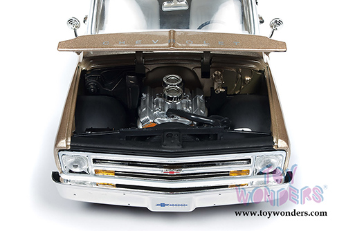 Auto World - Chevrolet® C-10™ Fleet Side Pickup Truck (1968, 1/18 scale diecast model car, Gold/White) AMM1165