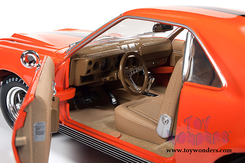 Auto World American Muscle - Hemmings Muscle Machines | AMC AMX Hardtop (1969, 1/18 scale diecast model car, Big Bad Orange) AMM1170