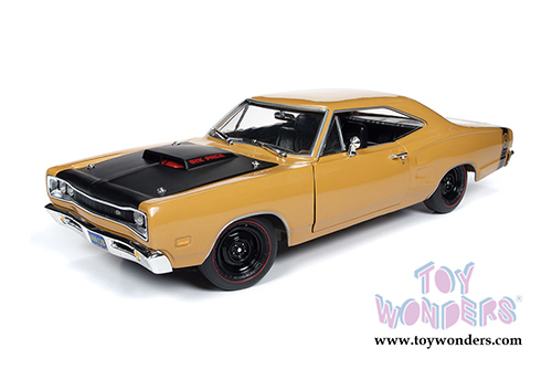 Auto World - American Muscle | Dodge Coronet Super Bee Hardtop Class of '69 50th Anniversary (1969, 1/18 scale diecast model car, Butterscotch) AMM1173