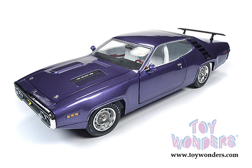 Auto World - American Muscle - Plymouth Road Runner Hardtop Muscle Car & Corvette Nationals (MCACN) (1971, 1/18 scale diecast model car, Violet) AMM1182