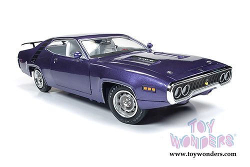 Auto World - American Muscle - Plymouth Road Runner Hardtop Muscle Car & Corvette Nationals (MCACN) (1971, 1/18 scale diecast model car, Violet) AMM1182