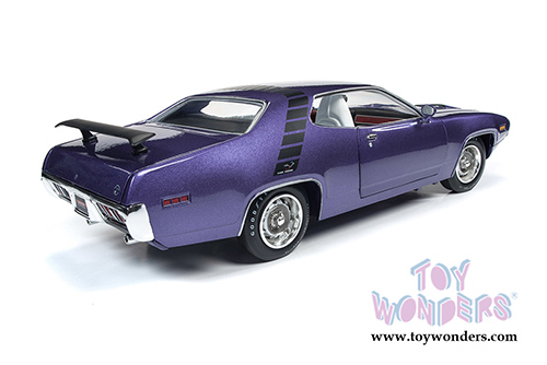 Auto World - American Muscle - Plymouth Road Runner Hardtop Muscle Car & Corvette Nationals (MCACN) (1971, 1/18 scale diecast model car, Violet) AMM1182
