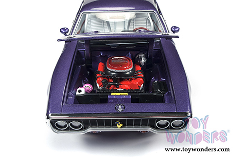 Auto World - American Muscle - Plymouth Road Runner Hardtop Muscle Car & Corvette Nationals (MCACN) (1971, 1/18 scale diecast model car, Violet) AMM1182