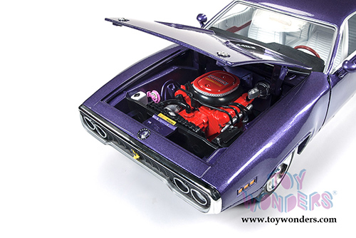 Auto World - American Muscle - Plymouth Road Runner Hardtop Muscle Car & Corvette Nationals (MCACN) (1971, 1/18 scale diecast model car, Violet) AMM1182