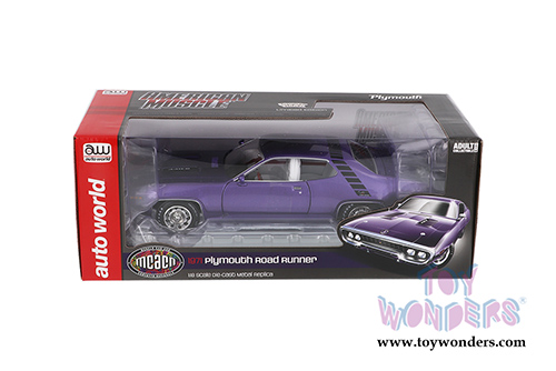 Auto World - American Muscle - Plymouth Road Runner Hardtop Muscle Car & Corvette Nationals (MCACN) (1971, 1/18 scale diecast model car, Violet) AMM1182
