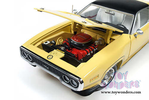 Auto World - American Muscle - Plymouth GTX Hardtop Muscle Car & Corvette Nationals (MCACN) (1971, 1/18 scale diecast model car, Lemon Twist) AMM1186
