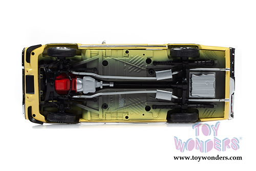 Auto World - American Muscle - Plymouth GTX Hardtop Muscle Car & Corvette Nationals (MCACN) (1971, 1/18 scale diecast model car, Lemon Twist) AMM1186